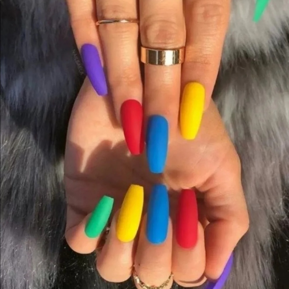 Press on nails